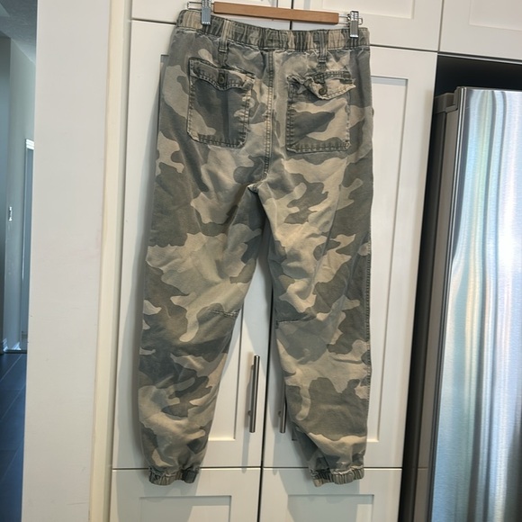 Aerie Double Pocket Utility Jogger Women Camo Size S - Picture 15 of 16